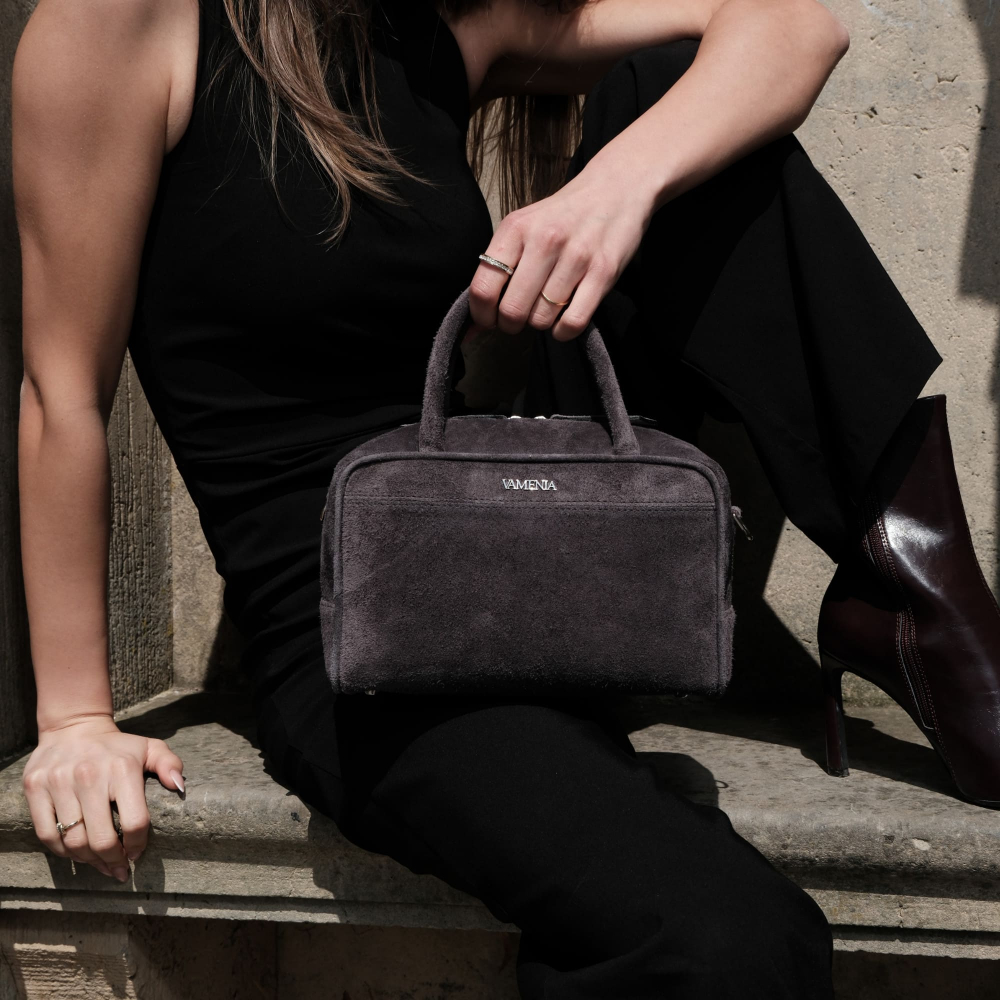 Crossbody Bag Henkeltasche aus Wildleder in taupe